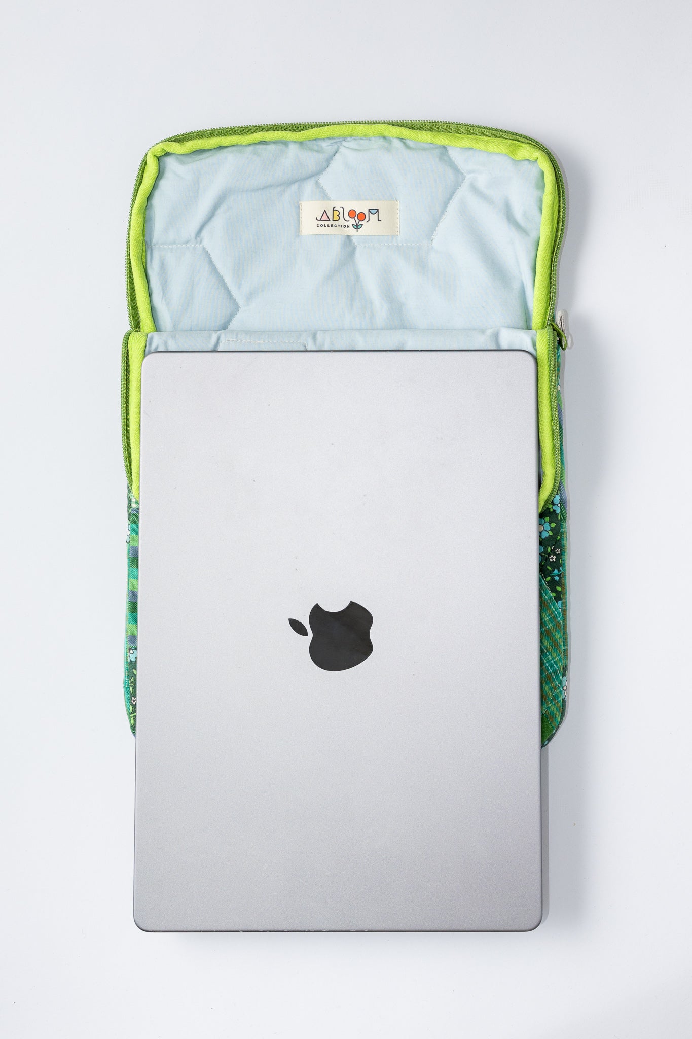 Nordic Quilt Couture - Laptop Bag Green